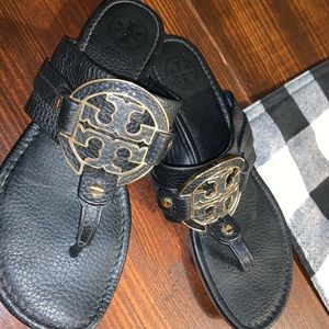 SOLD ON Ⓜ️Tory Burch Sandals 7.5
